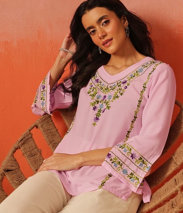 c56aff56-790d-47be-a555-b12da77294371747372454953-Qazmi-Women-Amina-Kashmiri-Embroidered-V-Neck-Short-Kurti-71-2